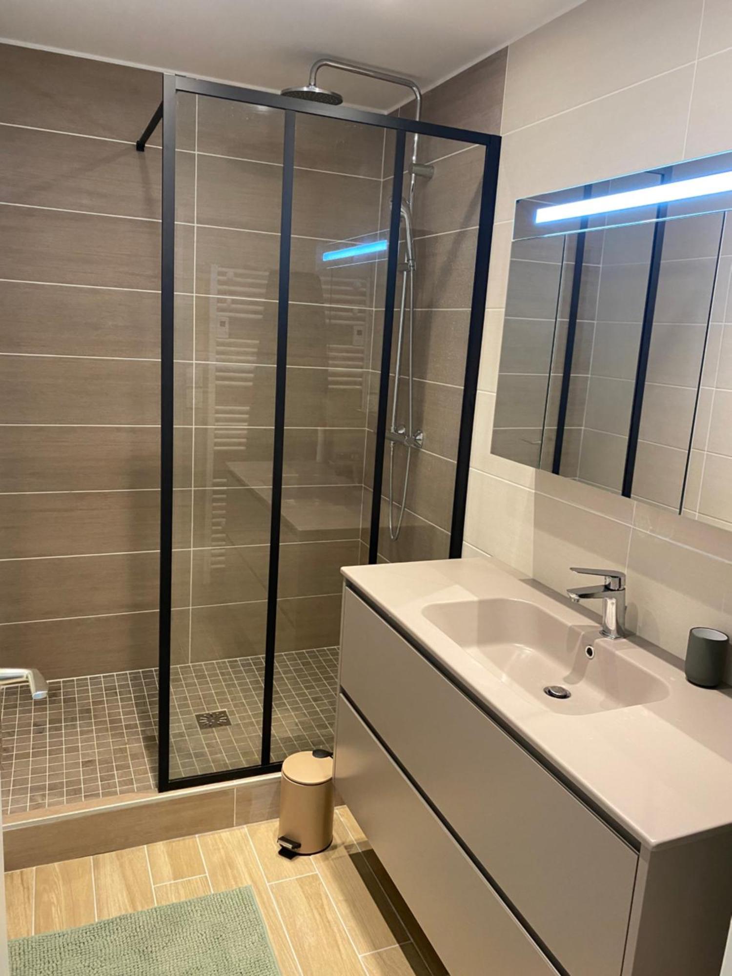 Appartement 65M2 Avec Balcon Vues Partielles Mer A 150M De La Plage Et Centre, Wifi Et Parking Prive بلونفيل سور مير المظهر الخارجي الصورة