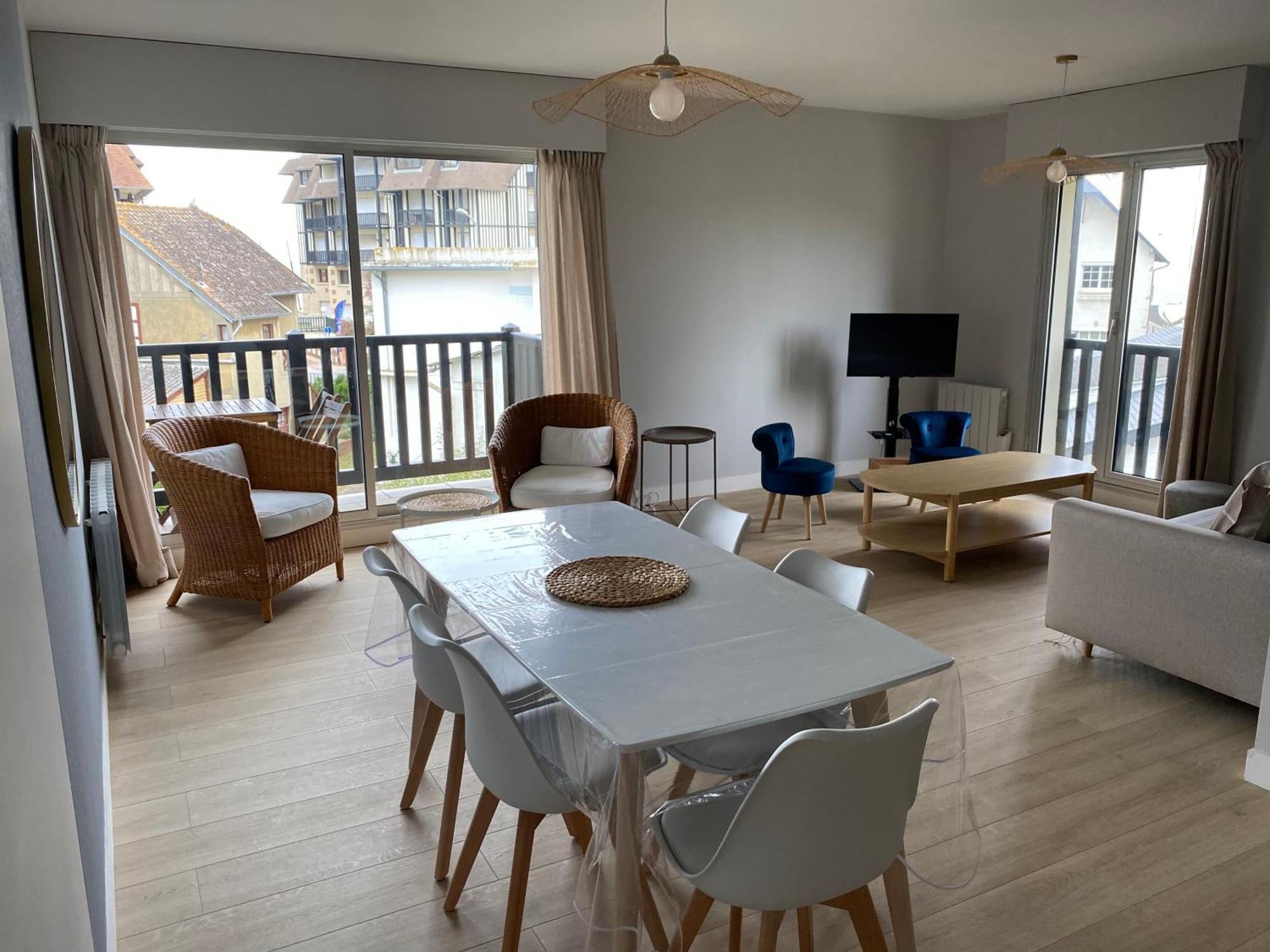 Appartement 65M2 Avec Balcon Vues Partielles Mer A 150M De La Plage Et Centre, Wifi Et Parking Prive بلونفيل سور مير المظهر الخارجي الصورة