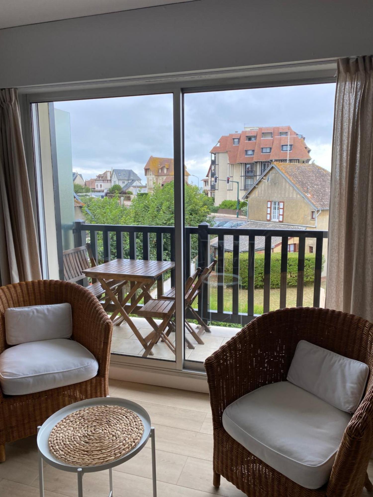 Appartement 65M2 Avec Balcon Vues Partielles Mer A 150M De La Plage Et Centre, Wifi Et Parking Prive بلونفيل سور مير المظهر الخارجي الصورة
